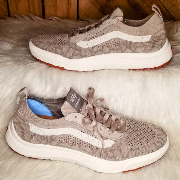 *NEW* VANS UA UltraRange VR3 - Picture 3 of 15